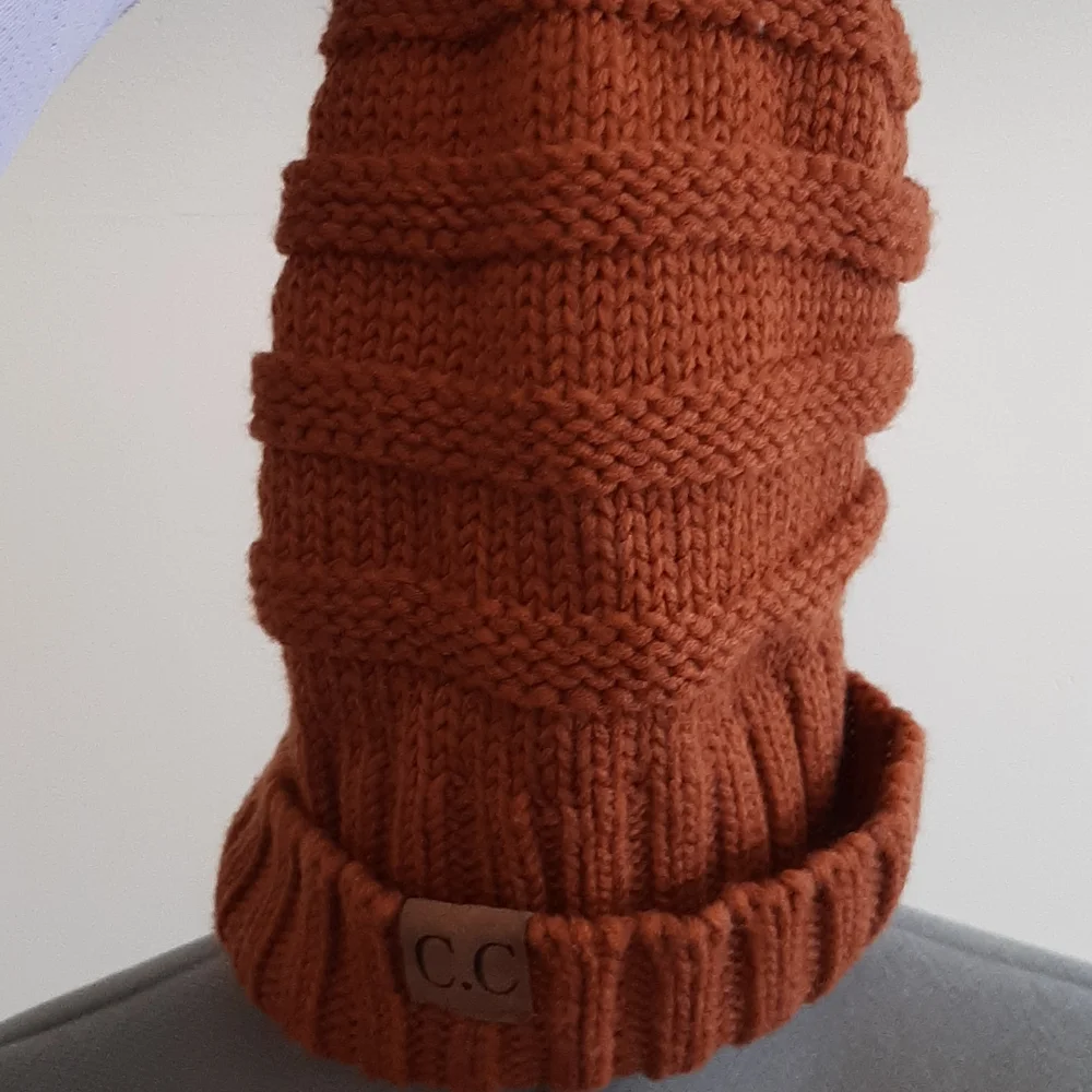 Hand knit hat - Picture 2 of 2